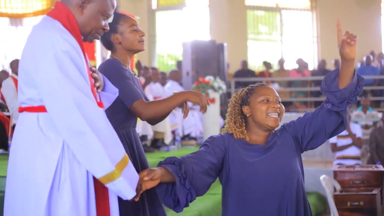 WIMBO WA KUMSIMIKA MCH BILASA BY IMAC KWAYA 