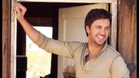 A GIGGLE BETWEEN FRIENDS