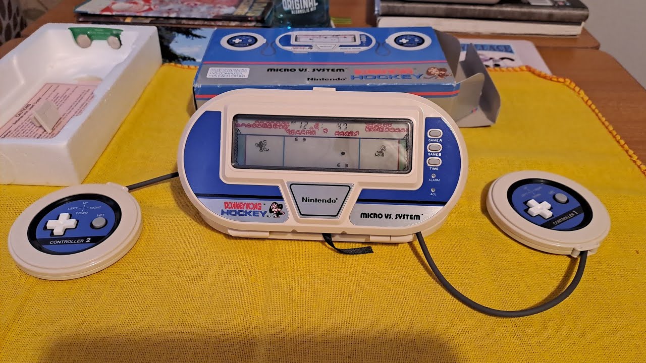 Nintendo. Micro Vs. System. (HK-303). Donkey Kong Hockey. Gameplay