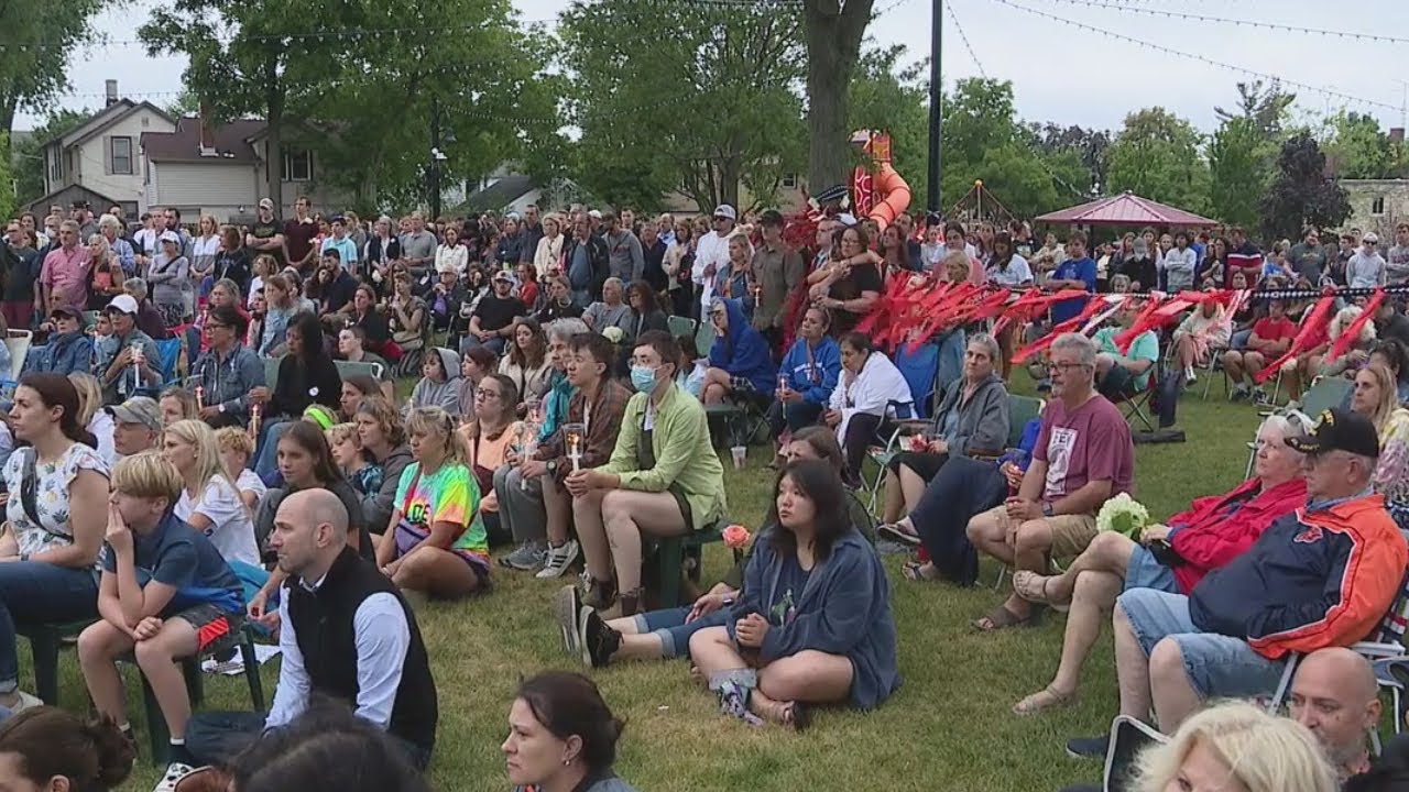Community members honor Highland Park parade shooting victims