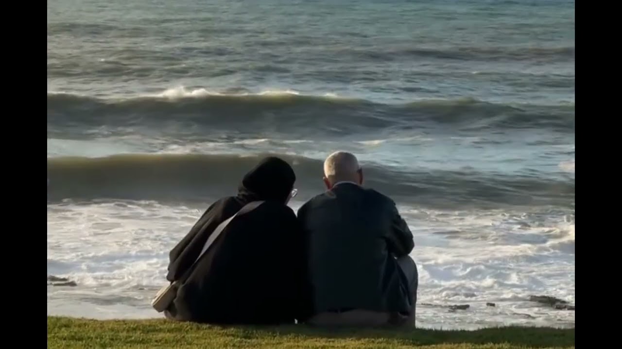 جلسة جانب البحر  مع ساعة الاستمتاع بصوت الامواج 🥰🚣🚣