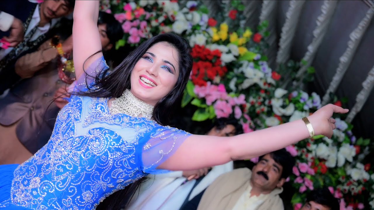 Mehak Malik | Show Entry Multan | 2021 | Shaheen Studio - YouTube