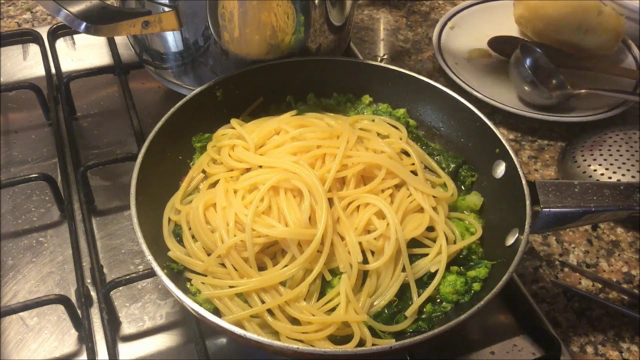 Spaghetti con cime di rapa e colatura di alici di Cetara (secondo della ...