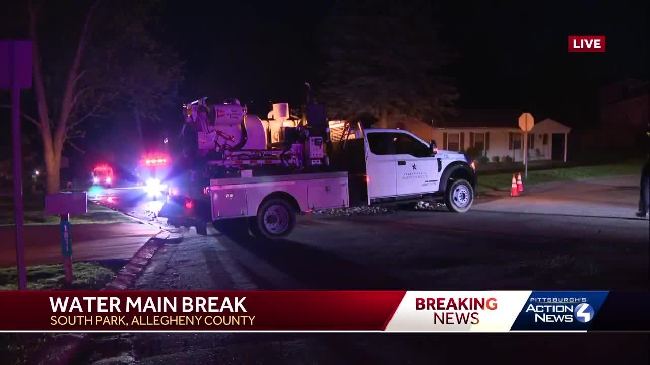 Water main break in South Park Township - YouTube