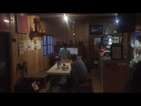 山小屋でのピアノ演奏