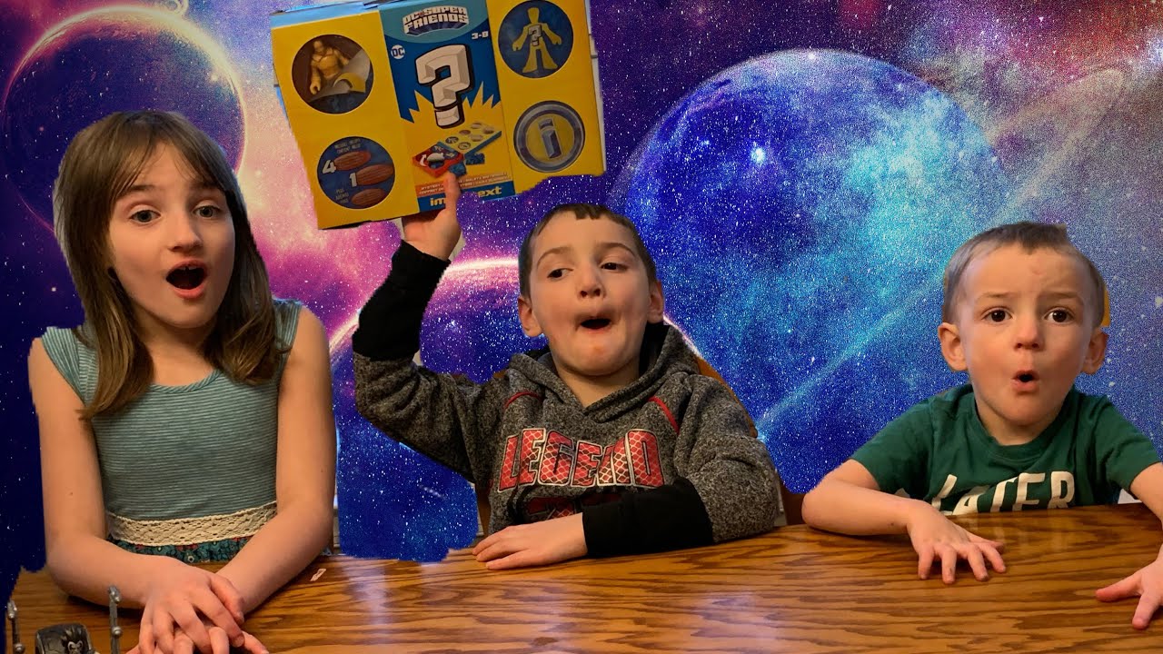 EPIC IMAGINEXT DC SUPER FRIENDS OPENING MYSTERY BLIND BAG BOX & play with new Super Surround BaTCave