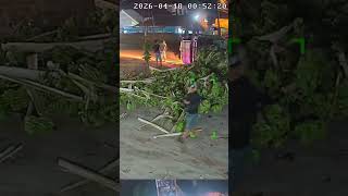 Evakuasi Pengemudi Dan Asistennya  kecelakaan trukindonesia dijalan