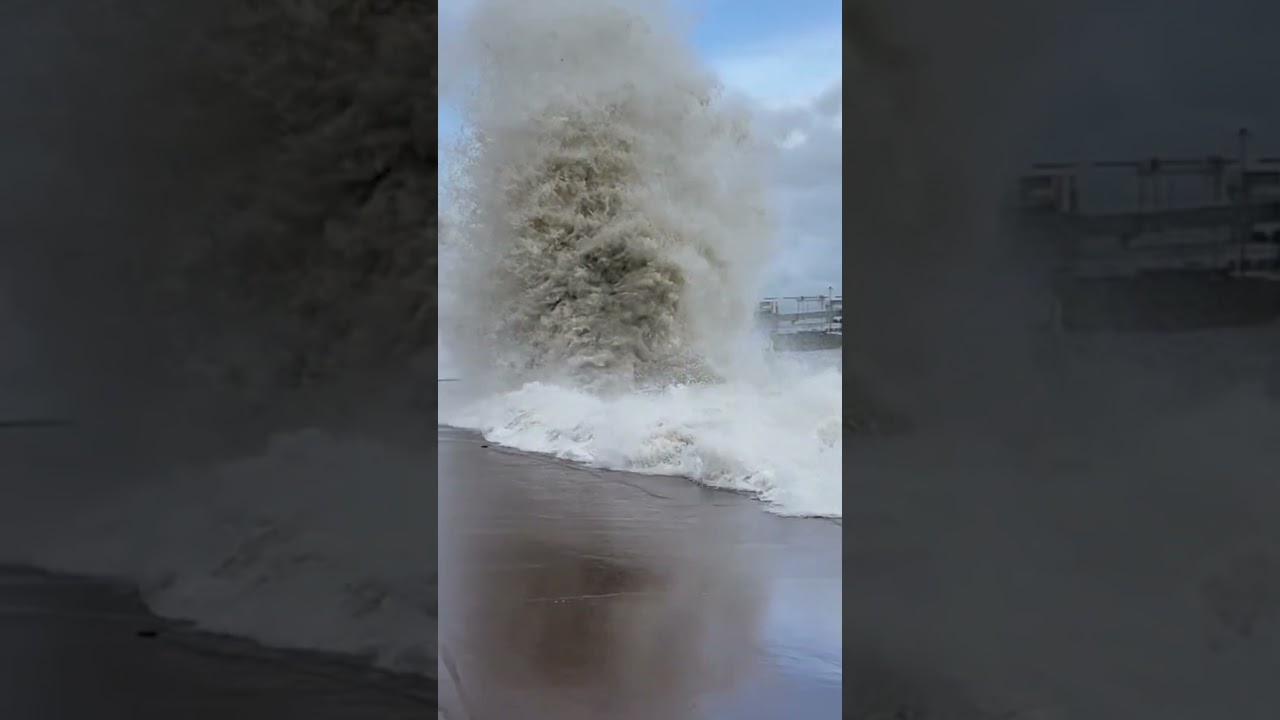 Strong wave from Storm Ciarán knocks beachgoer off of feet #Shorts
