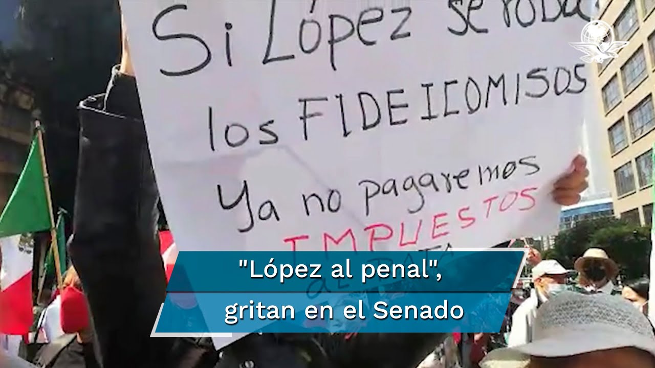 Se manifiestan integrantes de FRENAAA en el Senado; acusan a AMLO de ...