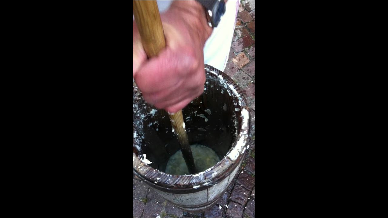 Produzione burro con Zangola.MOV - YouTube