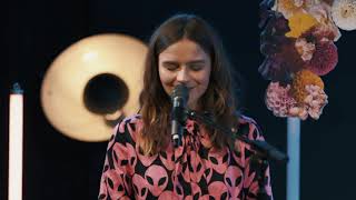 Gabrielle Aplin - Love Back (live)