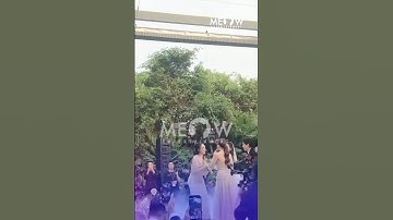 Lý Nhã Kỳ và Hồ Quỳnh Hương cùng giành hoa cưới của Vũ Cát Tường, và Hồ Quỳnh Hương đã chiến thắng