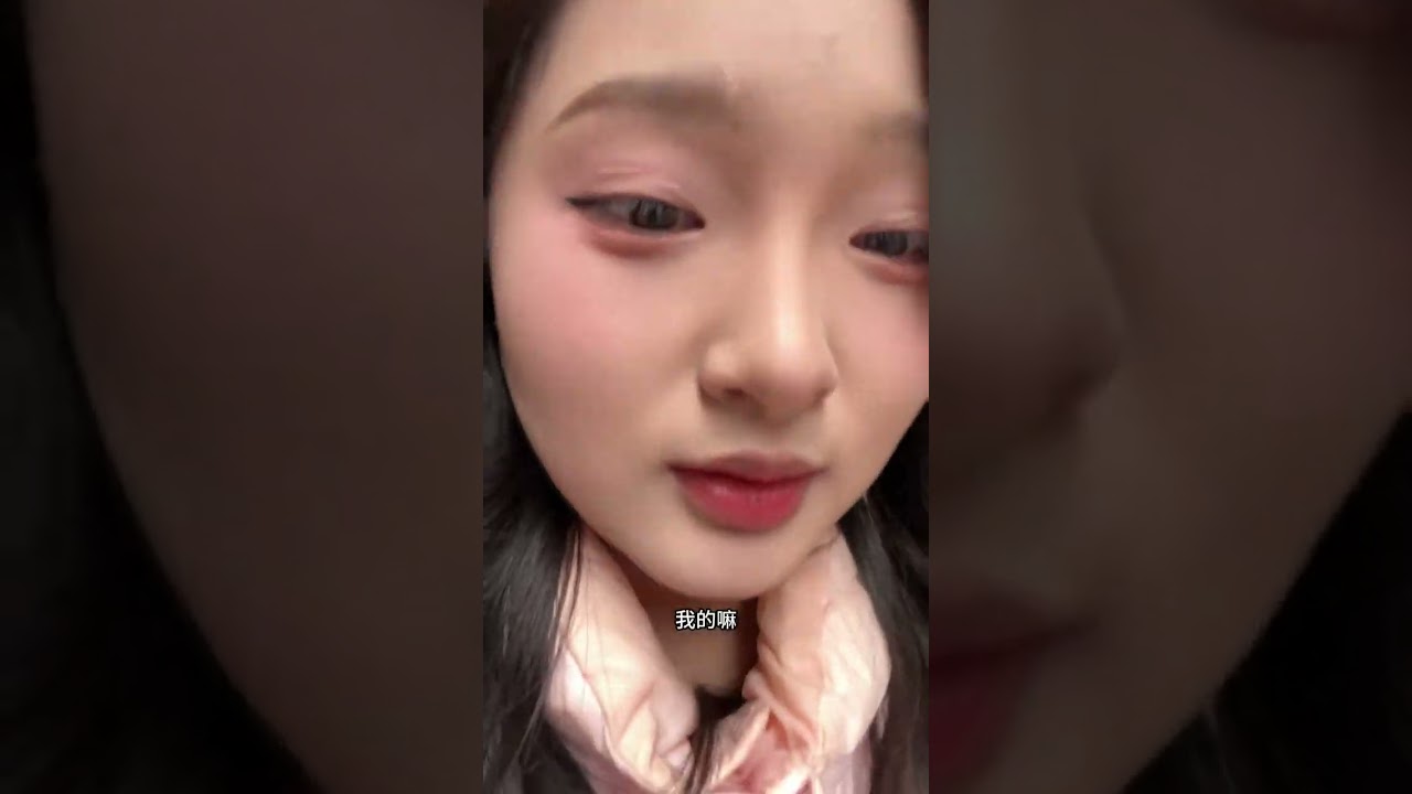 vlog A female college student spent two hours commuting by bus to and from the city to pic