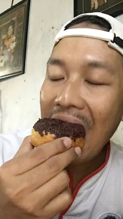 Makan donat kampung yang lagi hits 🍩🍩🍩 #music aa#beranda  #masukberanda  a#fypシ゚viral  #fypage