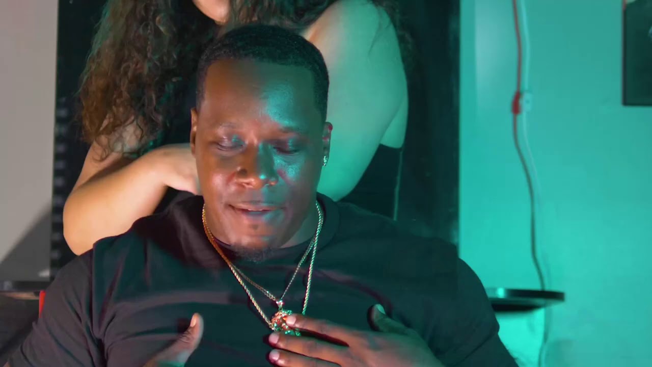 Mac Moore - BussDown Daniel (Official Video) auf YouTube ansehen Mac Moore - BussDown Daniel (Official Video) auf YouTube ansehen