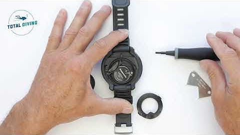 How to change the battery on a Aqua Lung i100 Dive Computer