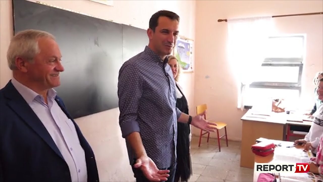 Report TV - Veliaj inspekton rifillimin e mësimit në shkollën “Alush Bardhi” në Farkë