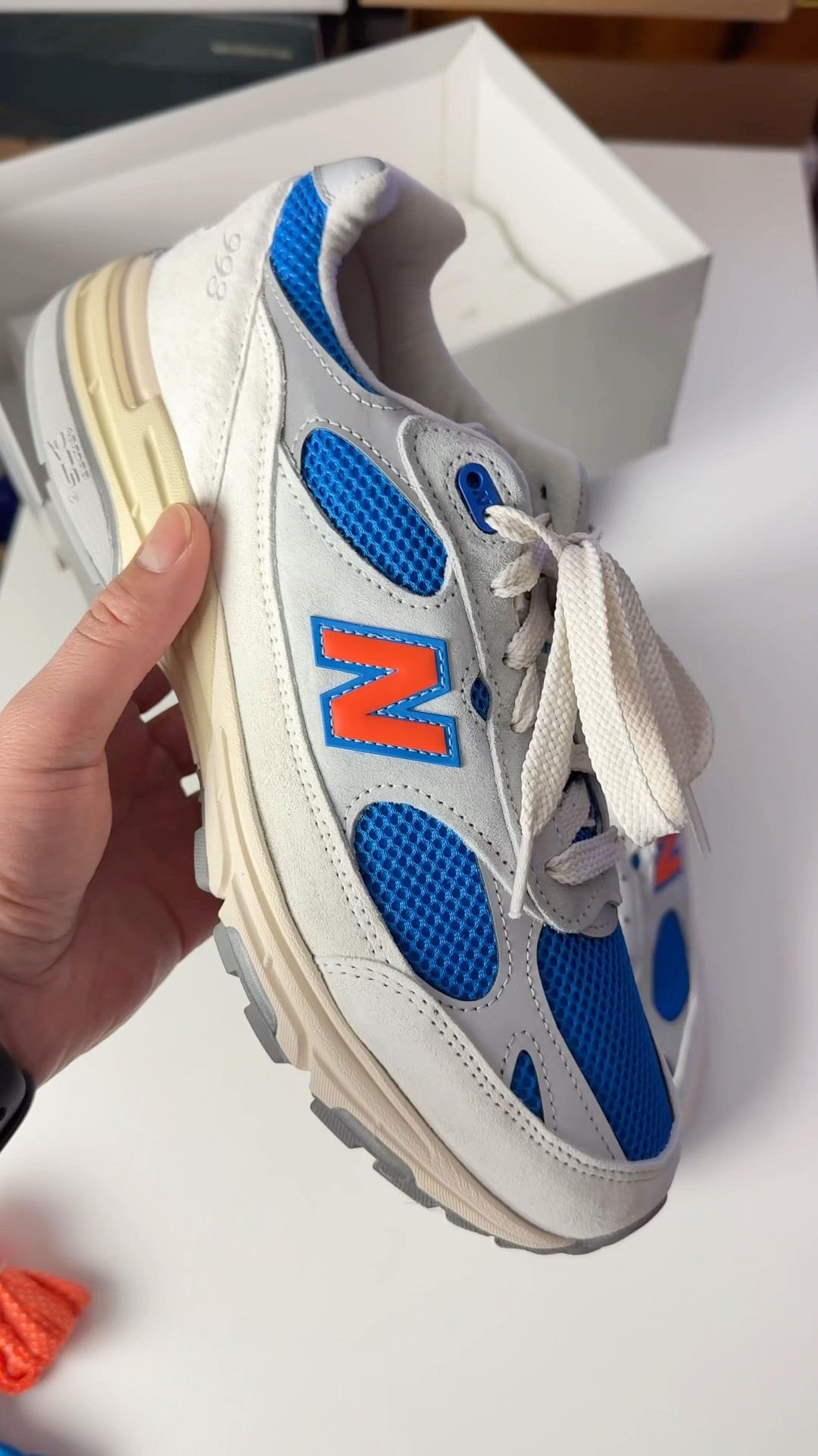 Unboxing of the latest ‪@newbalance‬ 993 x Kith “Madison Square