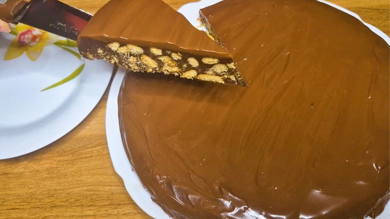 This cake is so delicious, I make it every weekend! No flour, no eggs, no oven required.