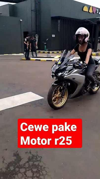 cewe naik motor sport r25 #motovlog #motovlogindonesia #dedegemes #shorts #kelilingjakarta #cewek