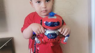 Alinin Kırmızı Robat Oyuncağına Pil Taktık - Kırmızı Robot Oyuncağı Çalıştırdık - Müzikli Robot