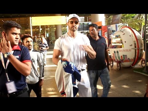 Super 30 Actor Hrithik Roshan Arrive At Mumbai Airport camera iphone 8 plus apk
