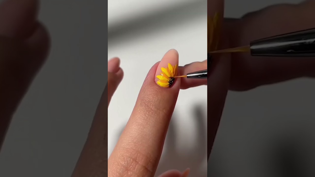 Sunflower nails 💅