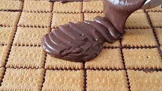 Embelsirë Me Puding Dhe Biskotadessert With Pudding And Biscuits.