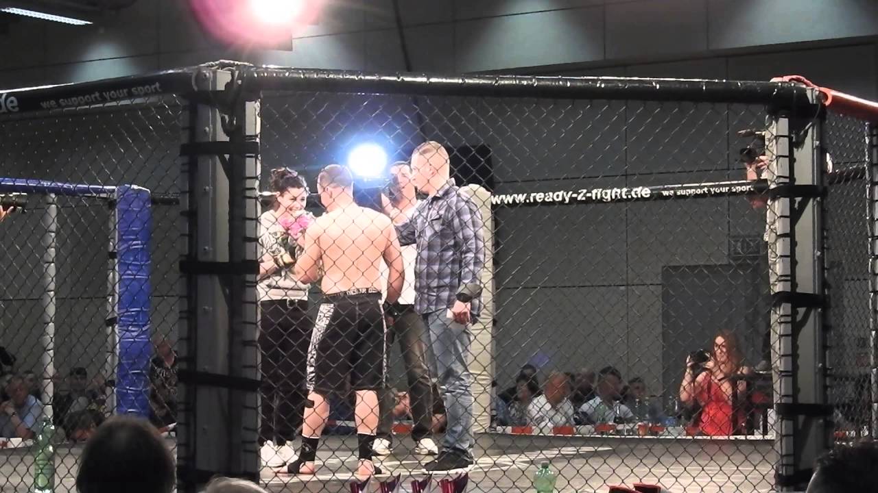 Heiratsantrag im Cage auf der Fight Night Liechtenstein 16.4.2016