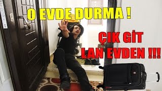 Anneme Şaka Çik Gi̇t Evden Dedi̇