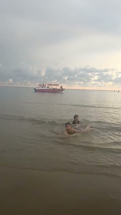 asyiknya mandi laut #shortvideo #mandi #pantai #airlaut #palingmantap