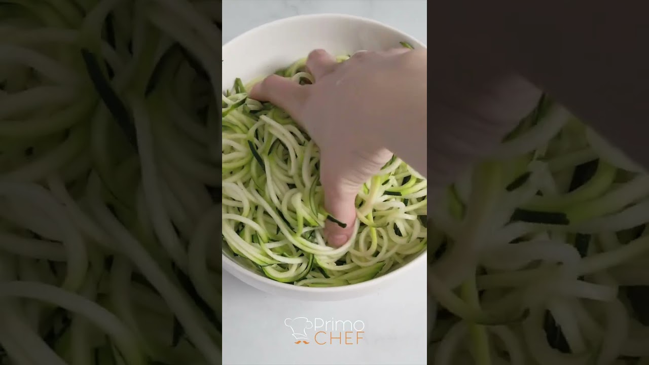 Come fare gli spaghetti di zucchine: ricette per condirli crudi e cotti