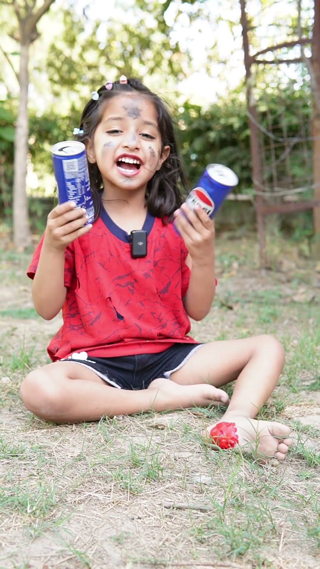 Chhoti si bachchi ne banayi apne liye chappal ?