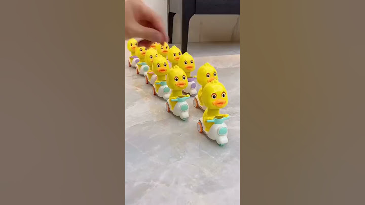 Bebek lucu naik motor balapan baris dua #duck #short #toysshop