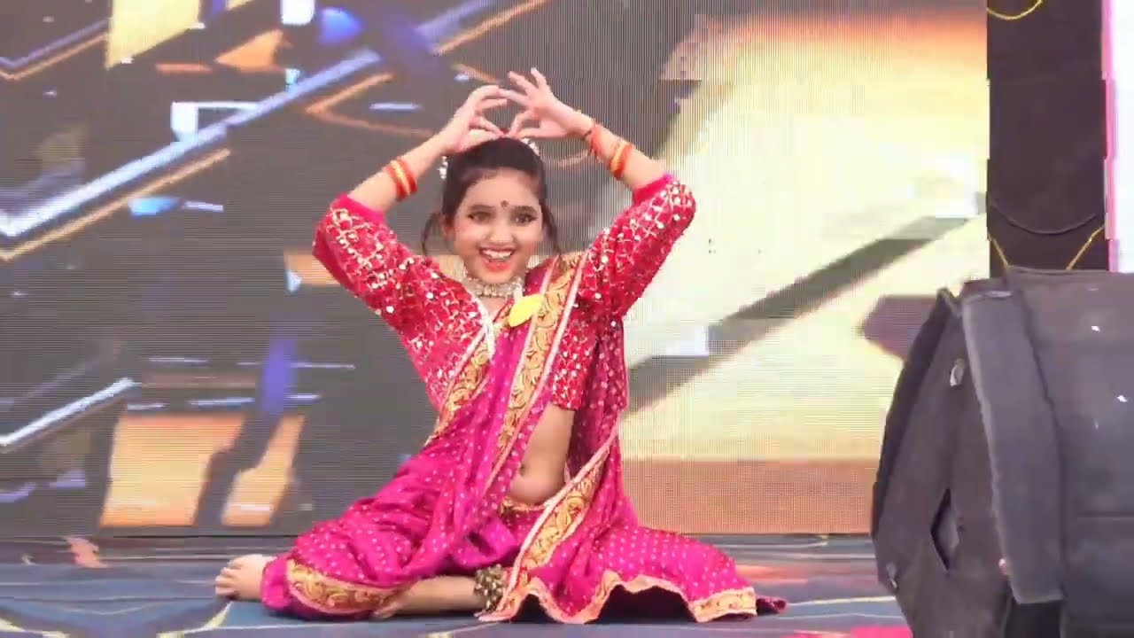 Reshmachya Reghani | with Marathi Lyrics | song by Asha Bhosle. Hath naka lau mazhya sadila