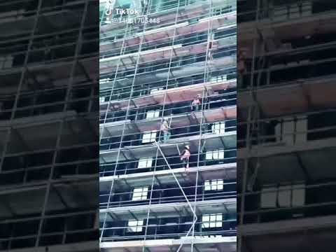 بسم الله بدأنا وبسم الله حفظنا وبسم الله إبداعنا سقالات في مشروع مستشفي السرطان  بالشويخ تحت إ