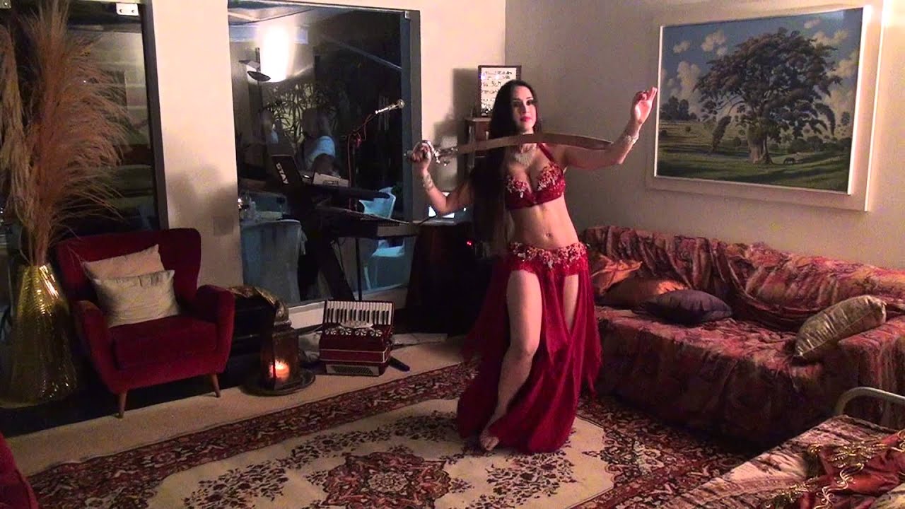 Dança com espada- Lili Zahira