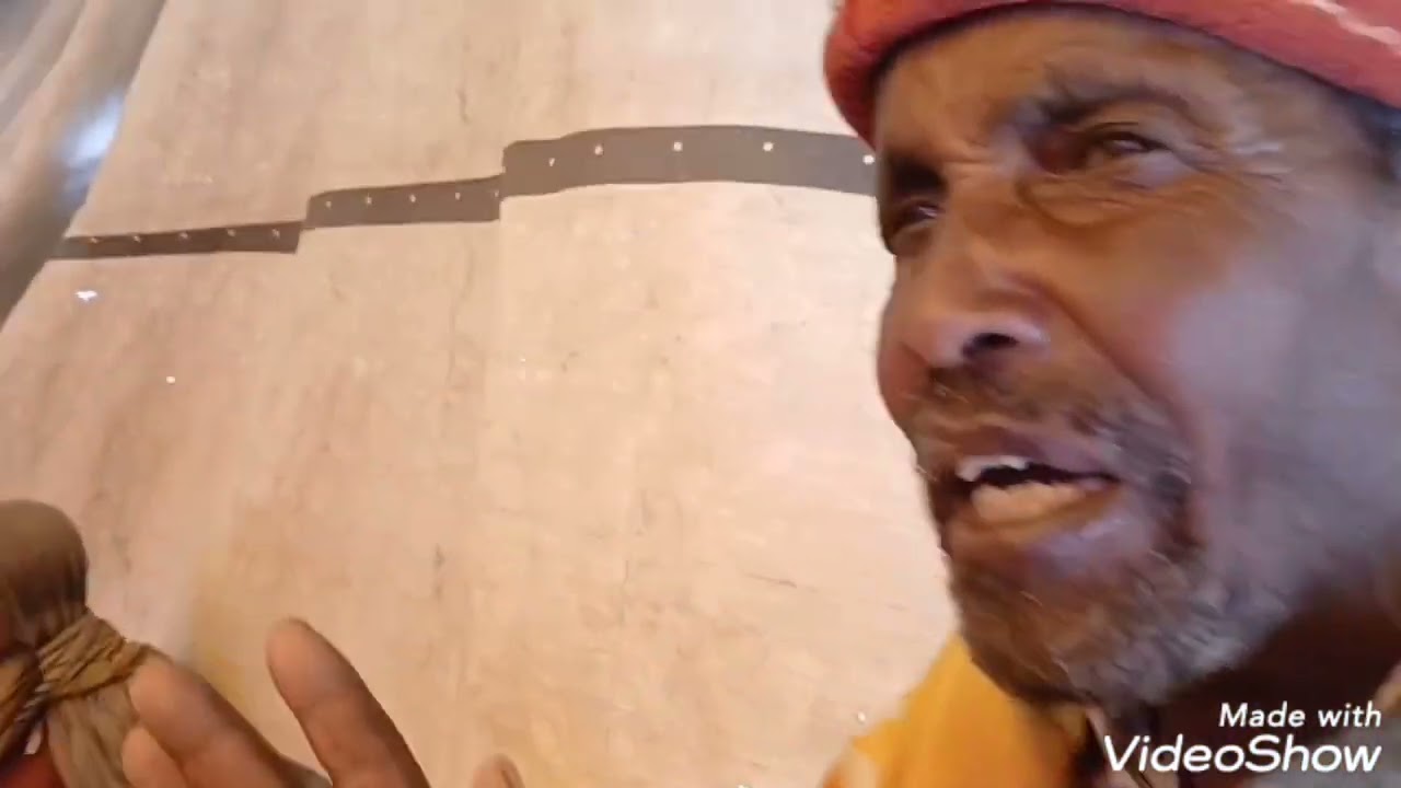 ሰው መሆን ክቡር ነው የአረጋውያንና ህጻናት መርጃ ማህበር የገና በዓልን ምክንያት በማድረግ የማዕድ ማጋራት ፕሮግራም ሲያካሂዱ ከፊል ገጽታ ።