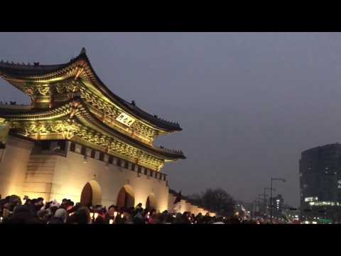 Seoul / Peaceful Candle Demonstration of South Korea (1.5 million people) / Gwang Hwa Mun
