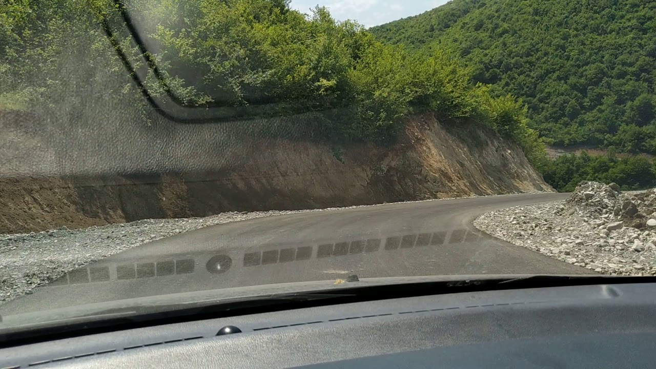 Kalva kəndi. İsitmə bulağına gedən yol.