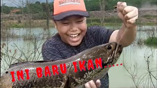 BABY MONSTER !!! Mancing Casting Ikan Gabus Di Pinggiran Tambang PAMA screenshot 4