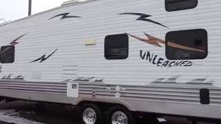 Nice Big 30' 2009 Puma Unleashed 27SBU Toy Hauler Sleeps 6-8!!