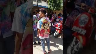 Suasana Aksi Coret Baju Seragam Di Depan Smkn 1 Kota Kupang