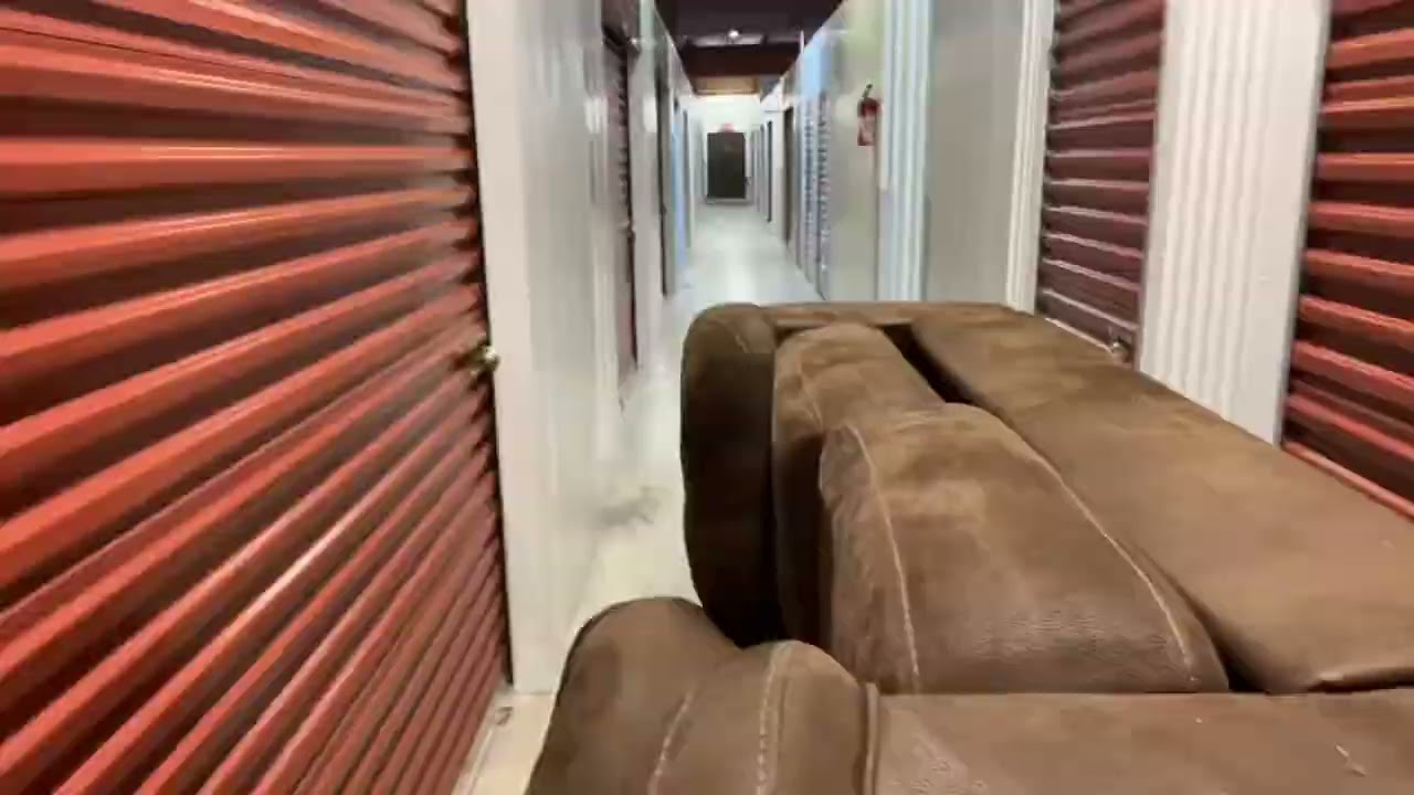 TIME LAPSE - STORAGE / TRAILER: emptying storage unit onto trailer PART 1