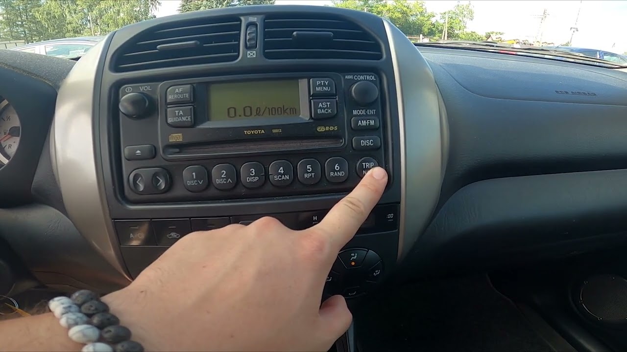 How to Find and Reset Average Fuel Consumption Toyota RAV4 II ( 2000 – 2006 )