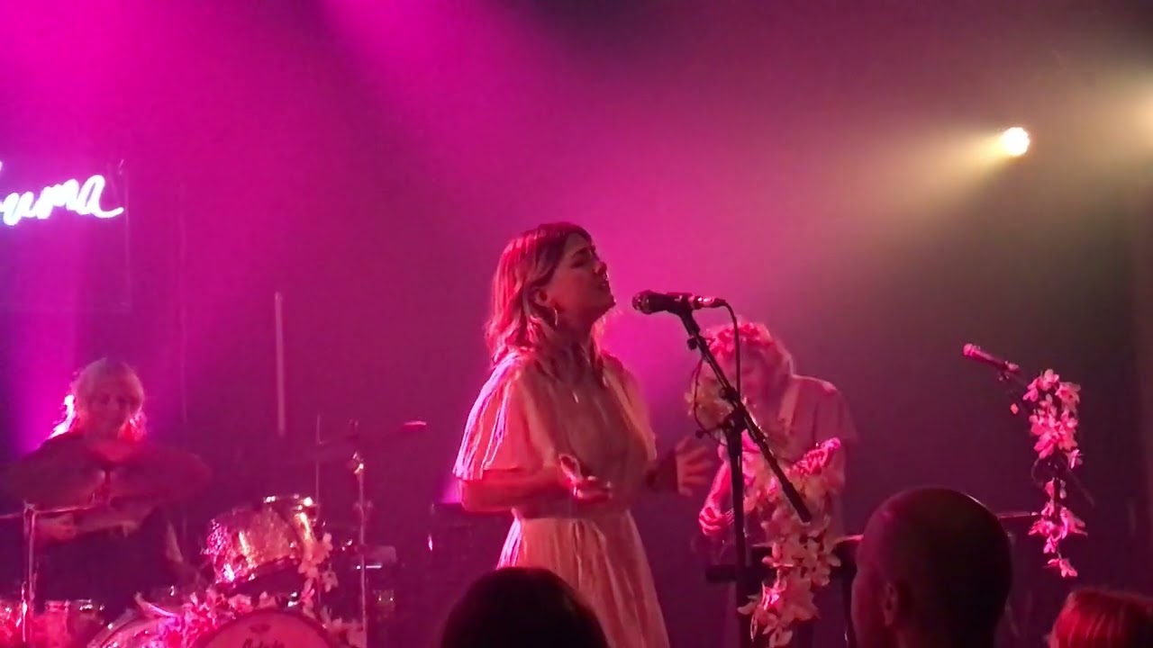 Yumi Zouma - Cool for a Second (Live @ Melkweg, Amsterdam on March 27, 2022)