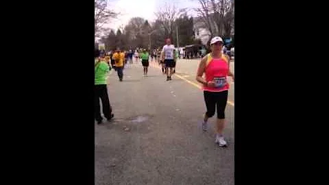 Bonnie & Cjay running to mile 20