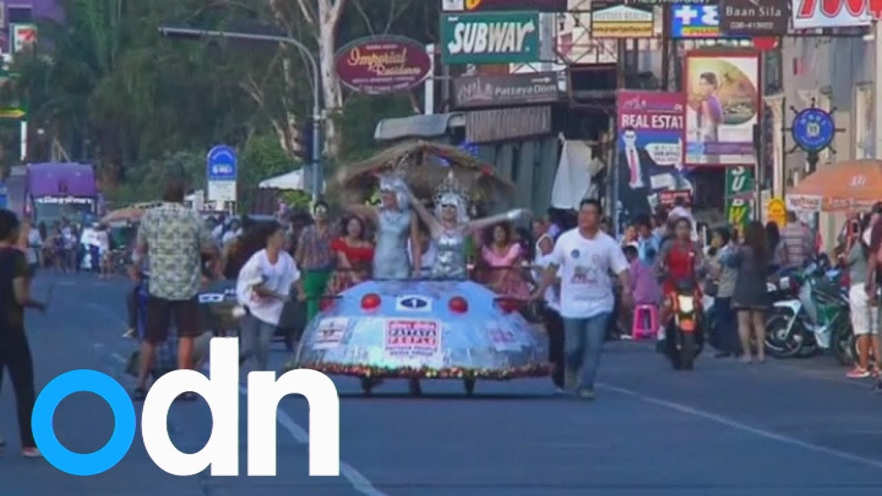 Thailand: 2015 Pattaya International Bed Race