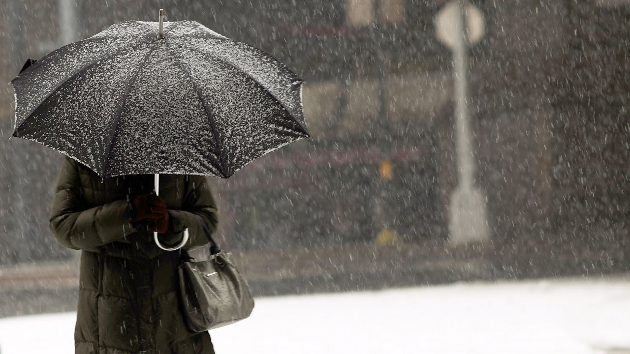 East Coast braces for winter 'bomb cyclone'