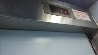 Block 557 Hougang 1990s Fujitec Elevator Lift B (retake)